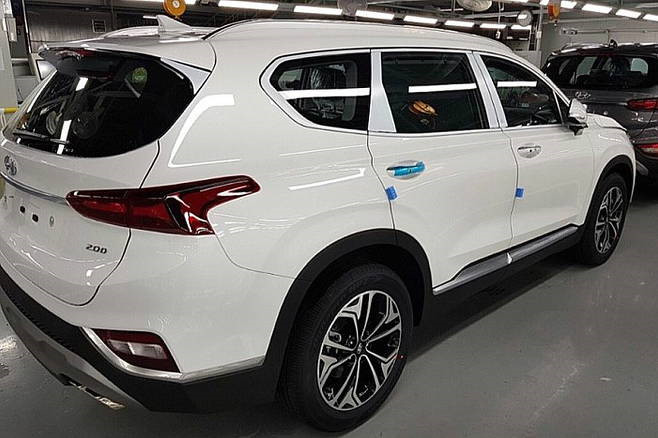 Hyundai Santa Fe 2019 xuất hiện tại đại lý, giá từ 26.000 USD Hyundai Santa Fe 2019 xuất hiện tại đại lý, giá từ 26.000 USD