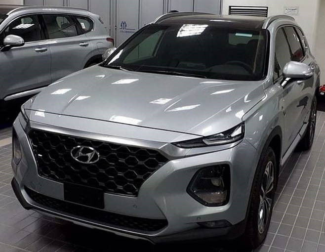 Hyundai Santa Fe 2019 xuất hiện tại đại lý, giá từ 26.000 USD
