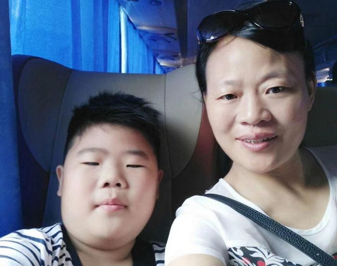 Nam sinh mắc ung thư làm bài thi trên giường bệnh