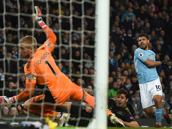Aguero ghi bốn bàn, Man City đại thắng Leicester