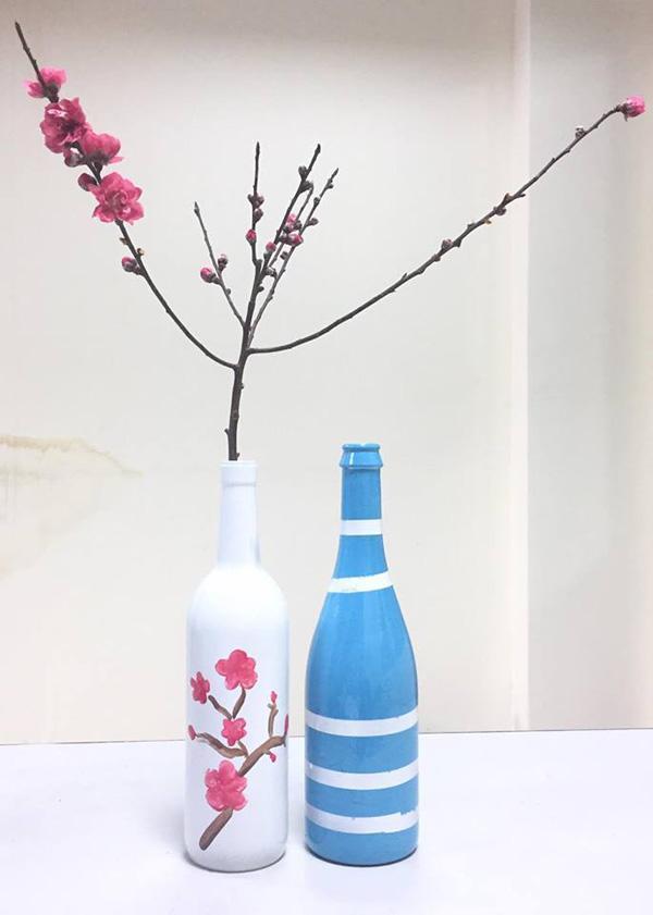 Bất ngờ với những cành đào chỉ 10.000 đồng được chị em cắm sáng tạo mà đẹp lạ