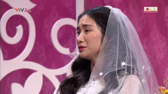 Hòa Minzy bật khóc khi bị nhắc về quá khứ với Công Phượng