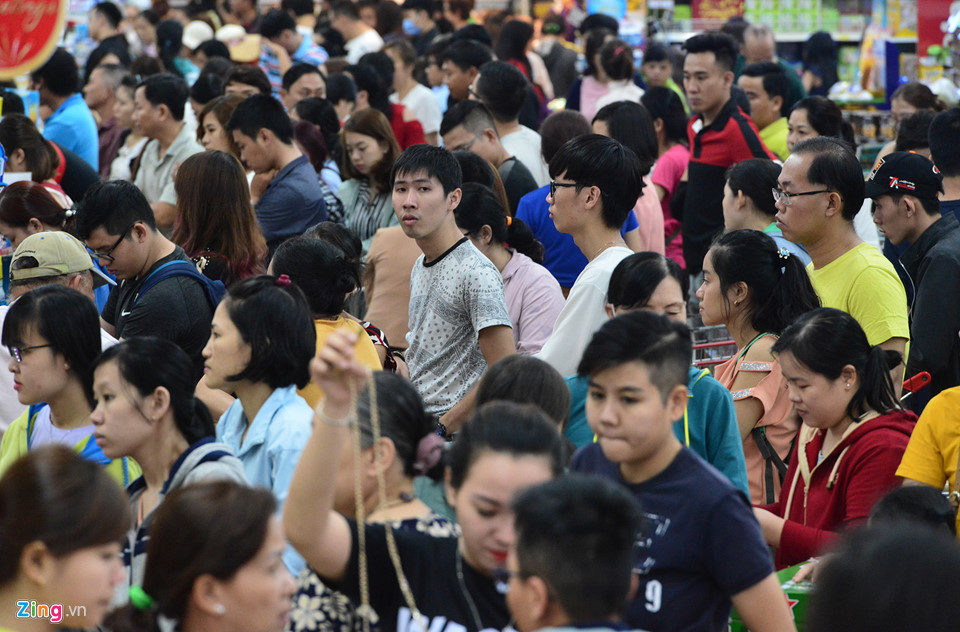 Sắm Tết ngày chủ nhật cuối cùng của năm: Mất gần cả giờ để trả tiền