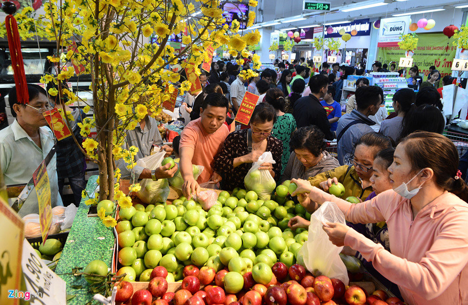 Sắm Tết ngày chủ nhật cuối cùng của năm: Mất gần cả giờ để trả tiền