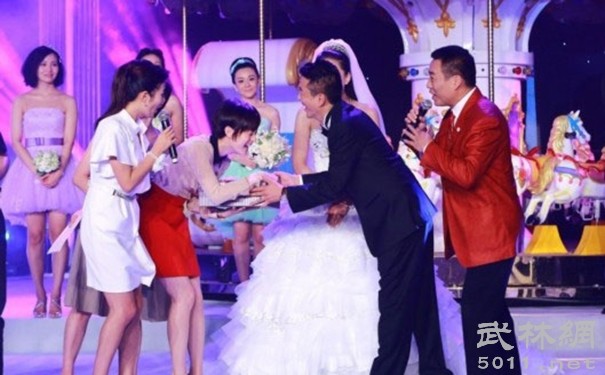 Tiểu Đường Tăng trong Tây Du Ký 1986: Trưởng thành là triệu phú, cưới vợ diễn viên xinh đẹp Tiểu Đường Tăng trong Tây Du Ký 1986: Trưởng thành là triệu phú, cưới vợ diễn viên xinh đẹp