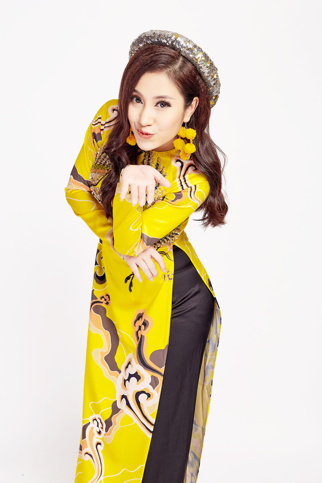 Ngọc nữ Bolero Tố My khoe vẻ gợi cảm trong bộ hình đón Tết