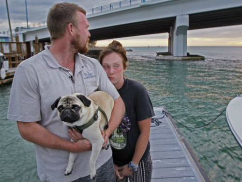 Cái kết bi đát của cặp tình nhân bán ôtô mua thuyền đi khám phá