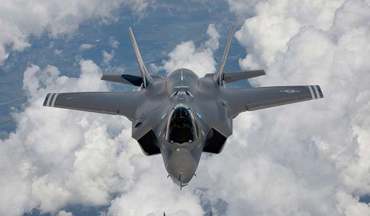 F-35 của Mỹ và J-20 của Trung Quốc lên bàn cân