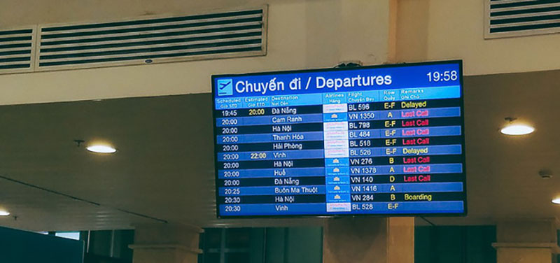 Hành khách phát khóc vì đi máy bay Tết còn khổ hơn xe đò: dăm lần bảy lượt delay, vạ vật cả ngày đợi chờ mòn mỏi