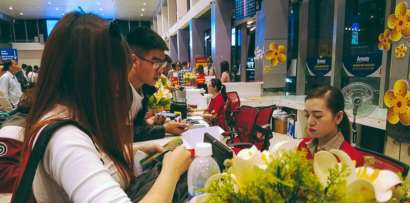 Hành khách phát khóc vì đi máy bay Tết còn khổ hơn xe đò: dăm lần bảy lượt delay, vạ vật cả ngày đợi chờ mòn mỏi