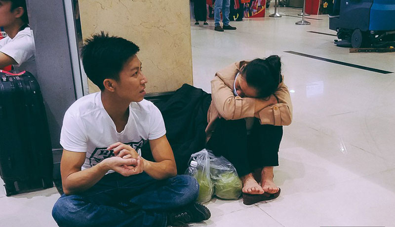 Hành khách phát khóc vì đi máy bay Tết còn khổ hơn xe đò: dăm lần bảy lượt delay, vạ vật cả ngày đợi chờ mòn mỏi