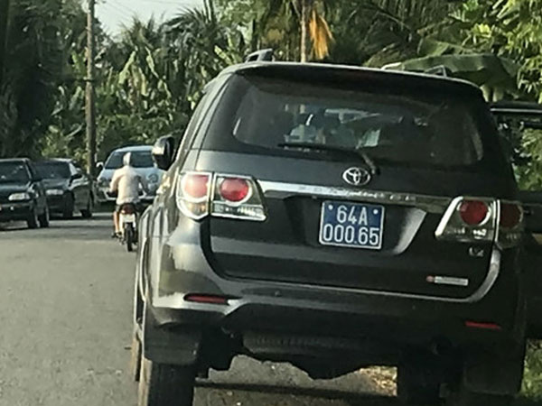 Kiểm điểm lãnh đạo huyện vụ cán bộ dùng xe công đi ăn cưới