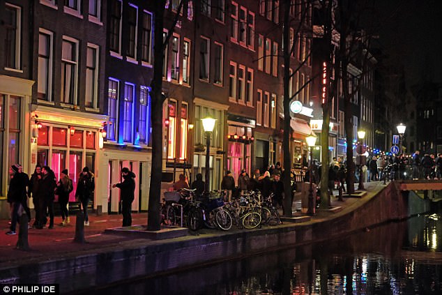 Địa ngục trần gian của gái mại dâm ở Hà Lan