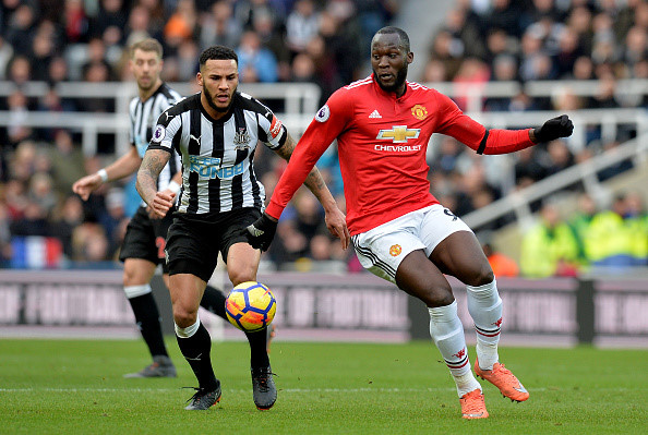 Hậu vệ Newcastle chê MU kém hơn cả Arsenal và Man City