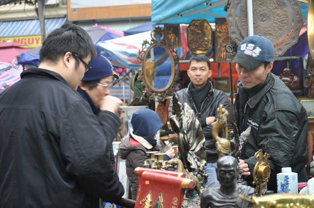 Ảnh: Chợ hoa phố cổ Hà thành ken đặc người ngày giáp Tết