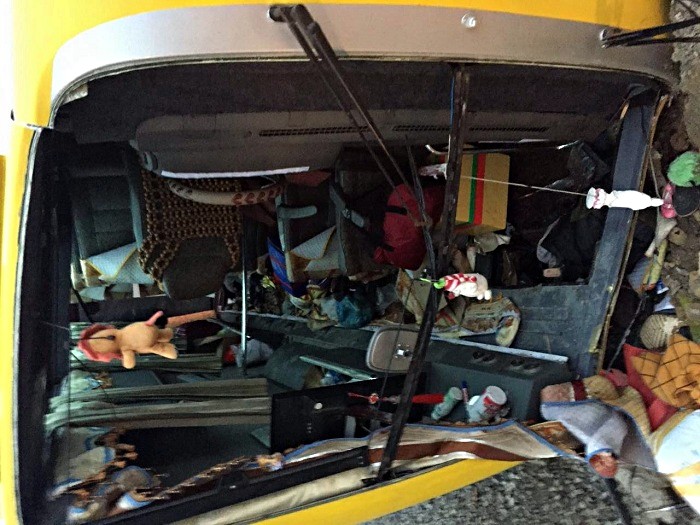 Chùm ảnh: Hiện trường vụ lật xe kinh hoàng ngày giáp Tết khiến 2 người chết, 11 người bị thương ở Đà Nẵng