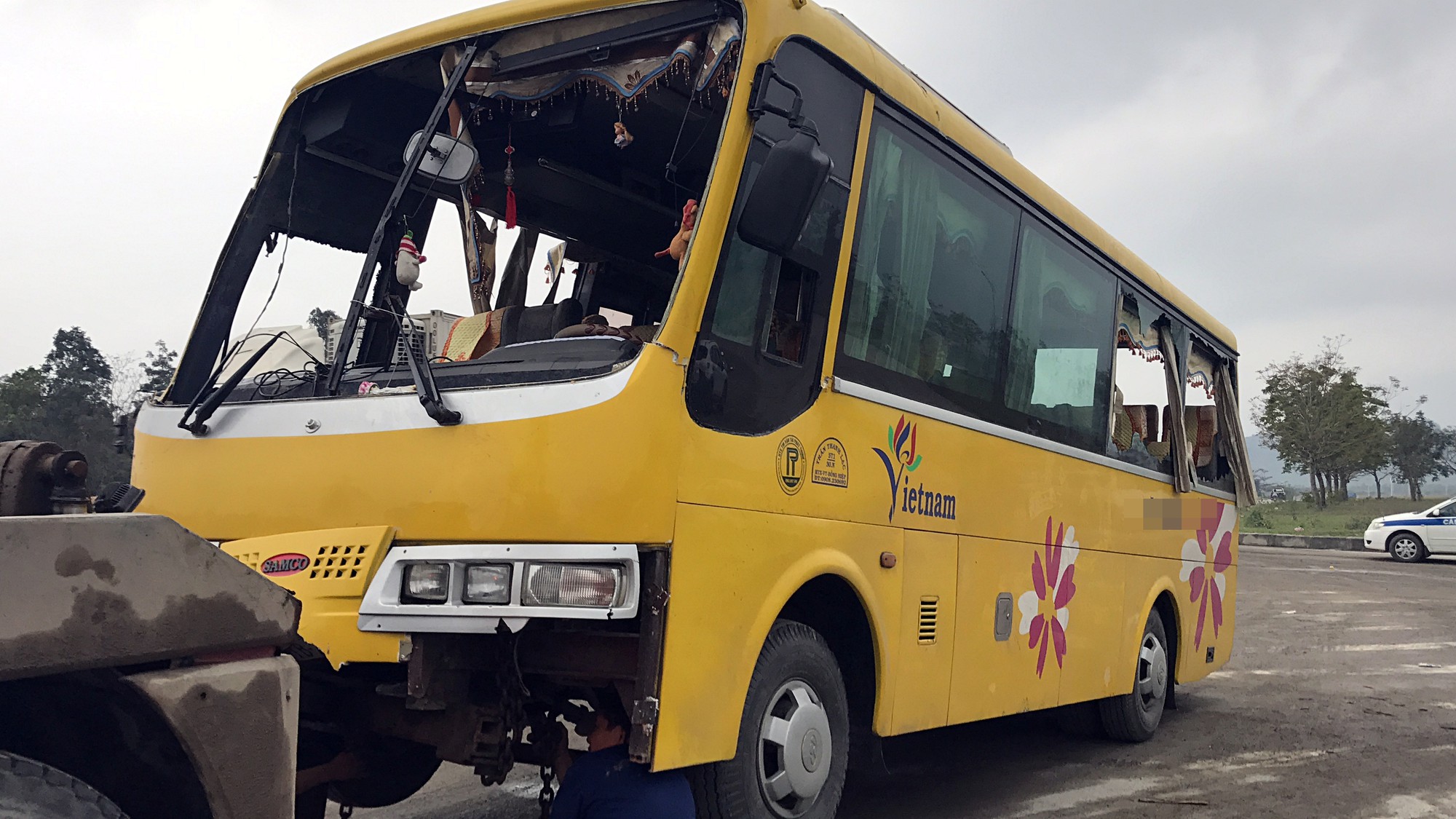 Chùm ảnh: Hiện trường vụ lật xe kinh hoàng ngày giáp Tết khiến 2 người chết, 11 người bị thương ở Đà Nẵng