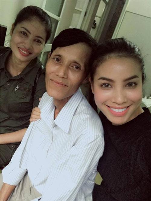 Phạm Hương nghĩ đến Tết là rơi nước mắt, hối tiếc nhất không đưa được bố đi chơi xuân