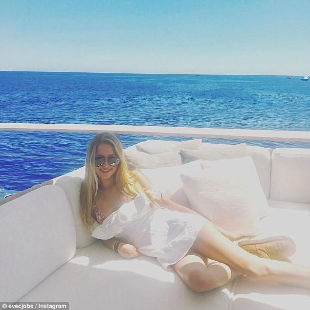 Con gái 19 tuổi xinh đẹp và tài giỏi của Steve Jobs