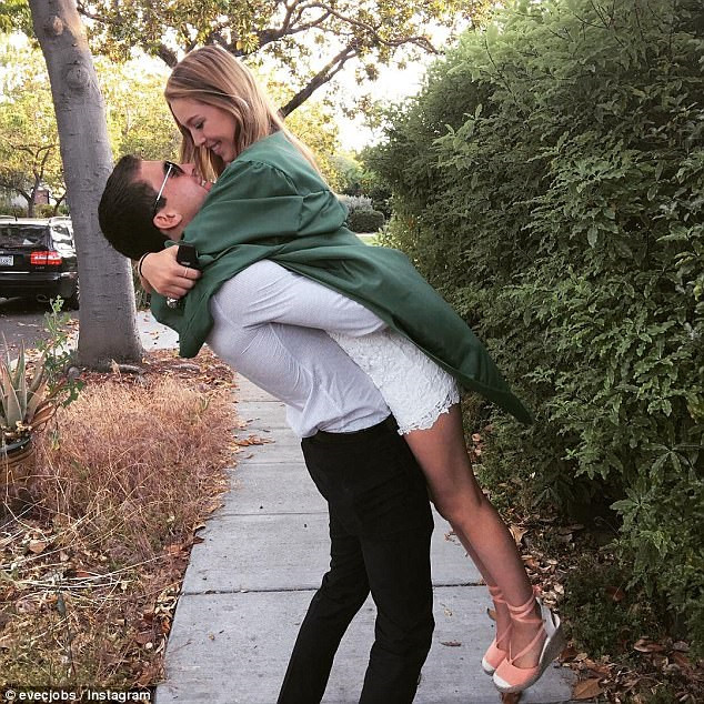 Con gái 19 tuổi xinh đẹp và tài giỏi của Steve Jobs