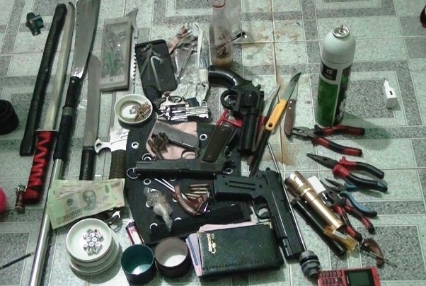 Kiểm tra phòng trọ, phát hiện ổ bạc có sẵn hàng nóng