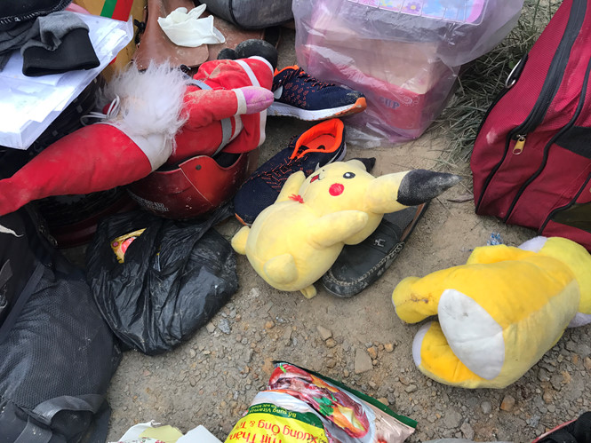 Vụ lật xe khách, 2 người chết, 11 người bị thương: Tiếng trẻ em, phụ nữ khóc rất thê lương