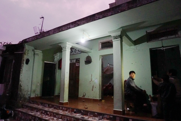 Cặp vợ chồng 29 tuổi sinh sòn sòn 8 đứa con: ‘Gia đình tôi chưa bao giờ mua cành đào, cây quất đón Tết’