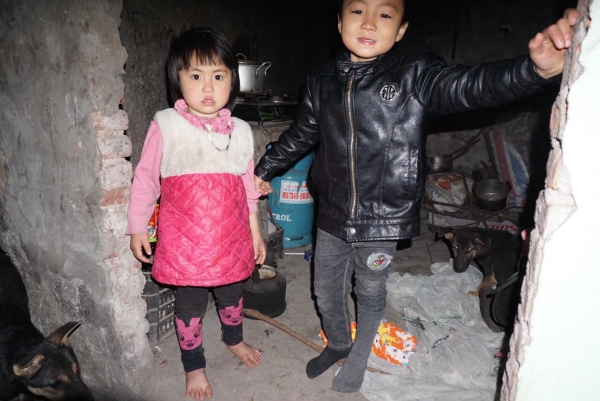 Cặp vợ chồng 29 tuổi sinh sòn sòn 8 đứa con: ‘Gia đình tôi chưa bao giờ mua cành đào, cây quất đón Tết’