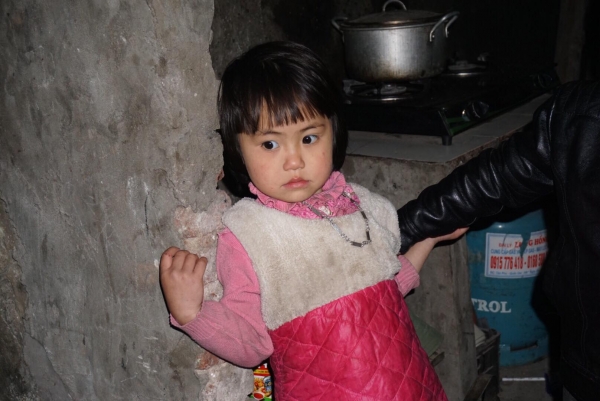 Cặp vợ chồng 29 tuổi sinh sòn sòn 8 đứa con: ‘Gia đình tôi chưa bao giờ mua cành đào, cây quất đón Tết’