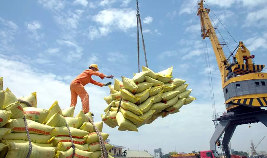 Cuộc họp tối muộn và thông điệp khát vọng của Thủ tướng