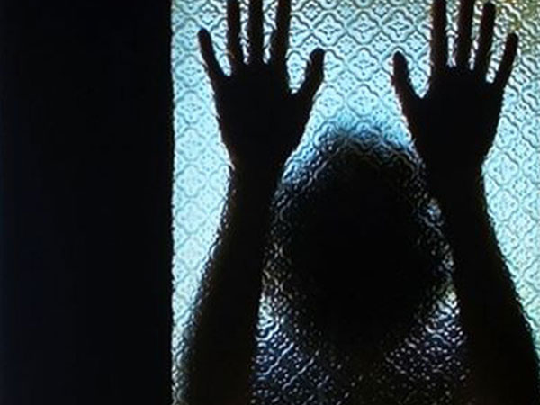 Bé 5 tuổi bị người họ hàng xâm hại khi đến nhà dịp Tết