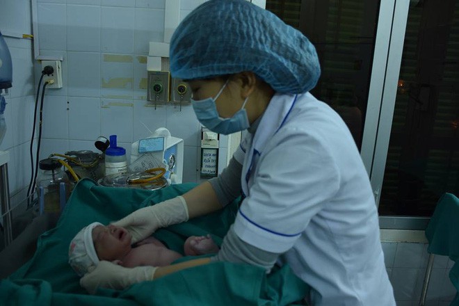 Tâm sự của những bác sĩ sản khoa túc trực bệnh viện đón các thiên thần vào dịp Tết