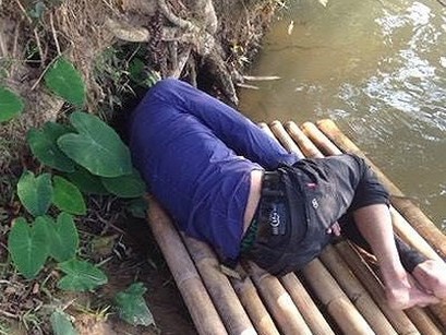 Phát hiện người đàn ông bất tỉnh trên chiếc bè nứa chiều 29 Tết