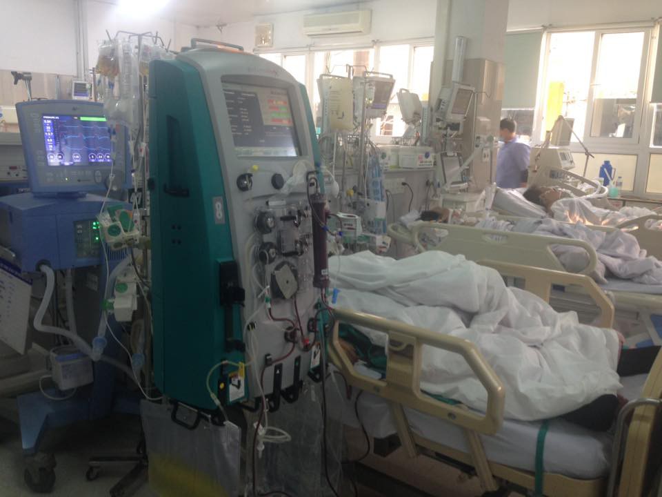 Cận Tết, Bệnh viện Bạch Mai vỡ trận, bác sĩ kiệt sức vì cấp cứu Cận Tết, Bệnh viện Bạch Mai vỡ trận, bác sĩ kiệt sức vì cấp cứu