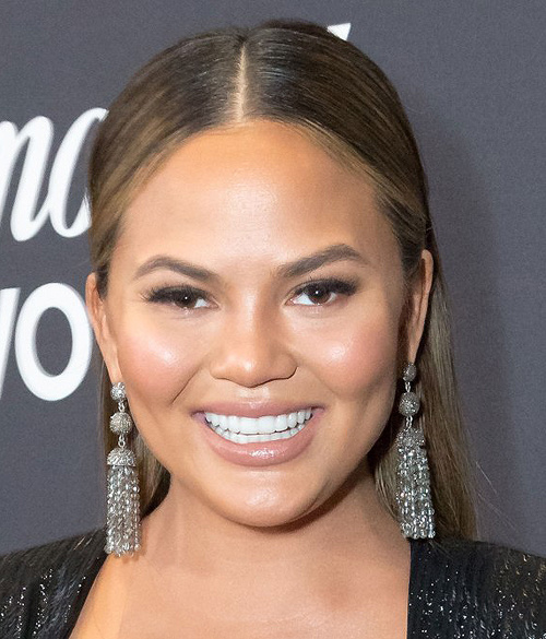 Cách dùng màu son nude dịp Valentine đẹp như sao