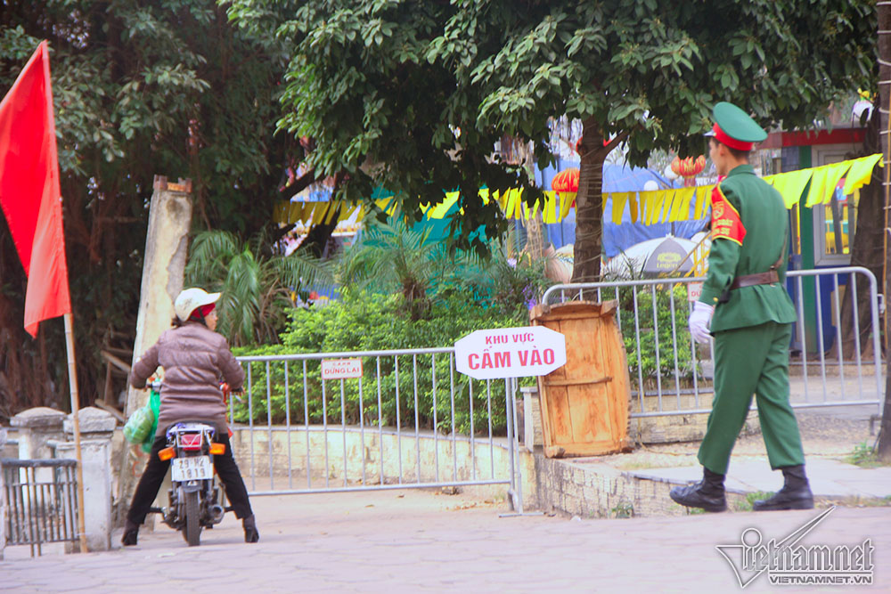 Ráo riết dựng trận địa pháo hoa cho đêm Giao thừa Ráo riết dựng trận địa pháo hoa cho đêm Giao thừa