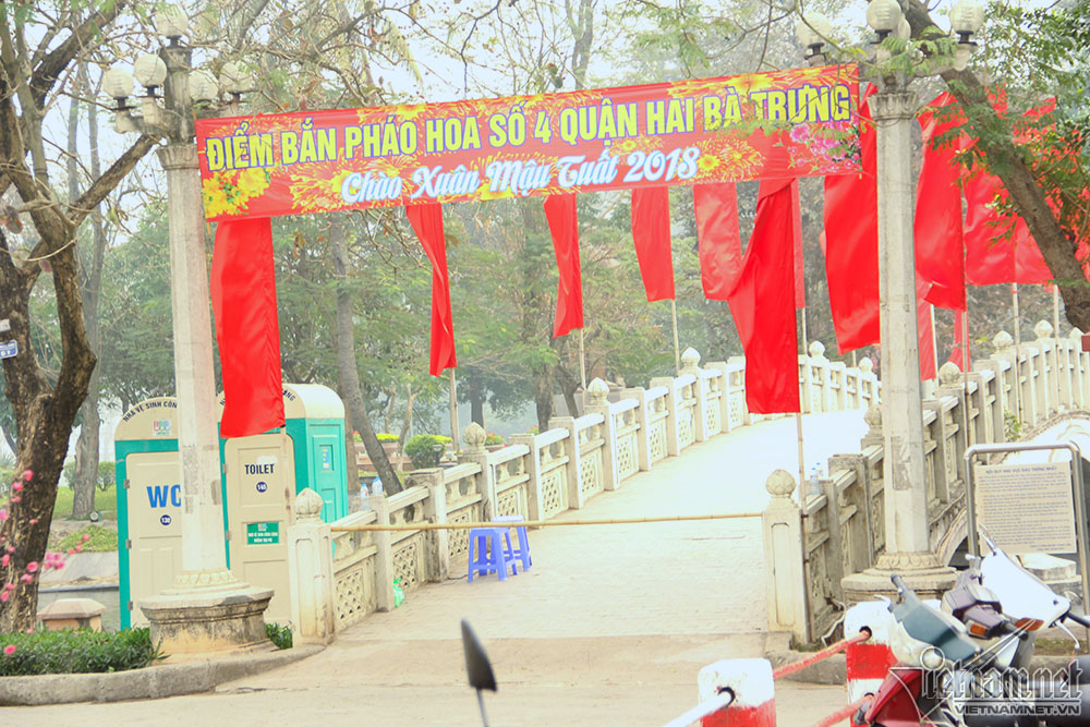 Ráo riết dựng trận địa pháo hoa cho đêm Giao thừa