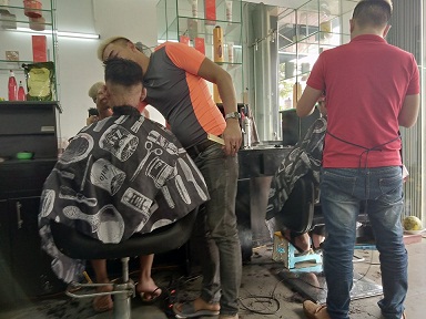 Salon tóc, tiệm sửa xe hốt cả chục triệu/ngày dịp Tết