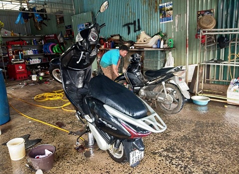 Salon tóc, tiệm sửa xe hốt cả chục triệu/ngày dịp Tết