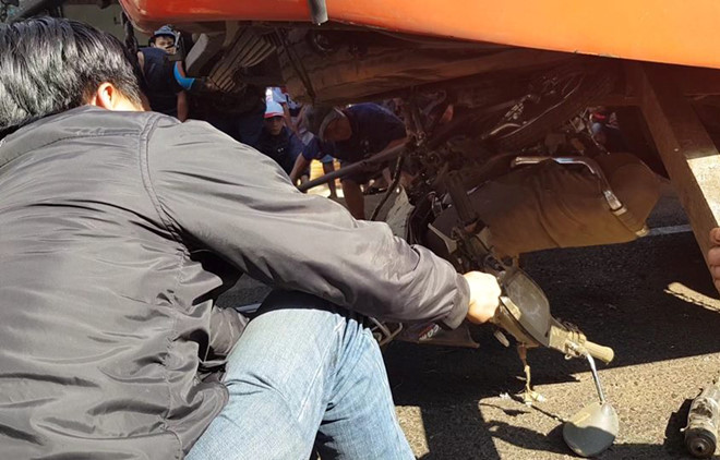 2 cha con đứng bên lề đường bị ôtô khách tông tử vong ngày 29 Tết