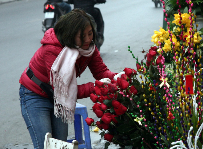 Shop hoa tươi, socola vắng tanh khách do Valentine đúng dịp Tết