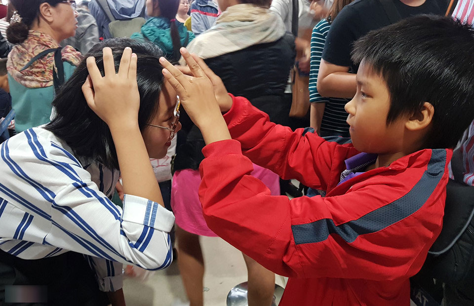 Cảnh đông đúc ở sân bay Tân Sơn Nhất ngày cuối năm