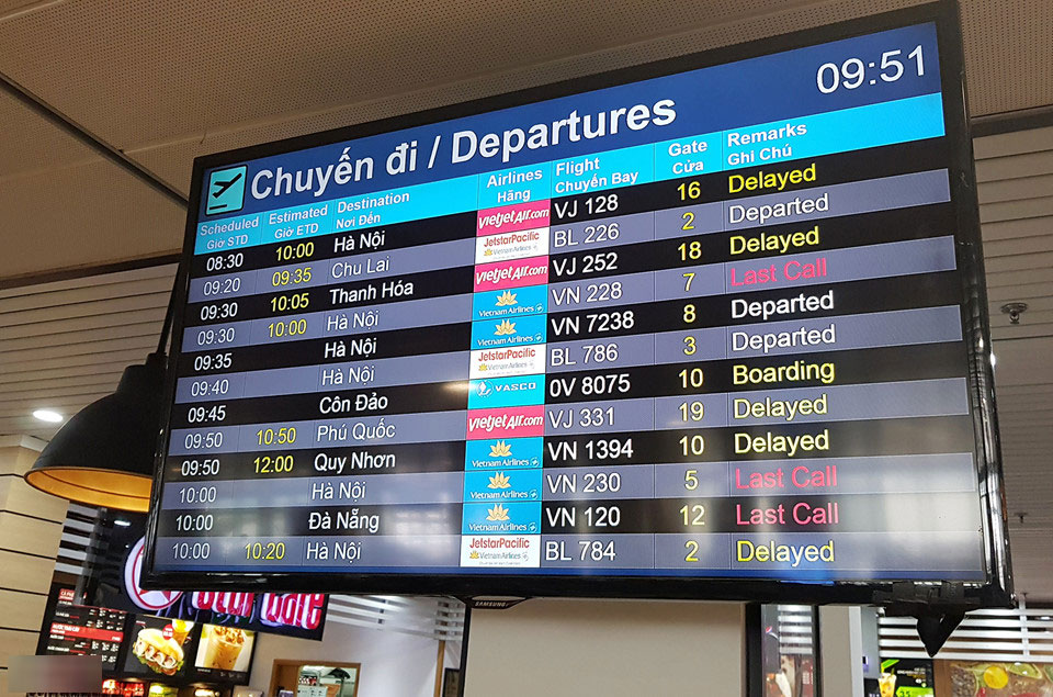 Cảnh đông đúc ở sân bay Tân Sơn Nhất ngày cuối năm