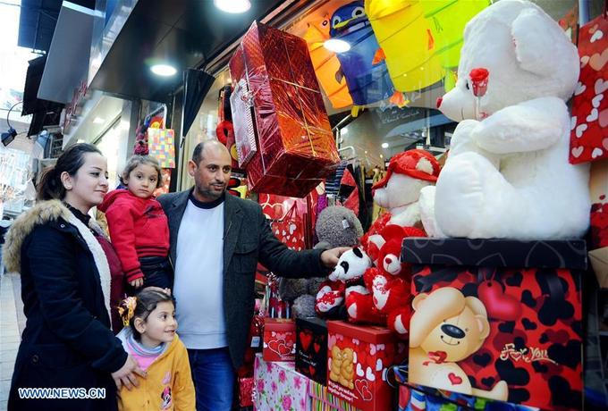 Không khí đón Valentine trên khắp thế giới