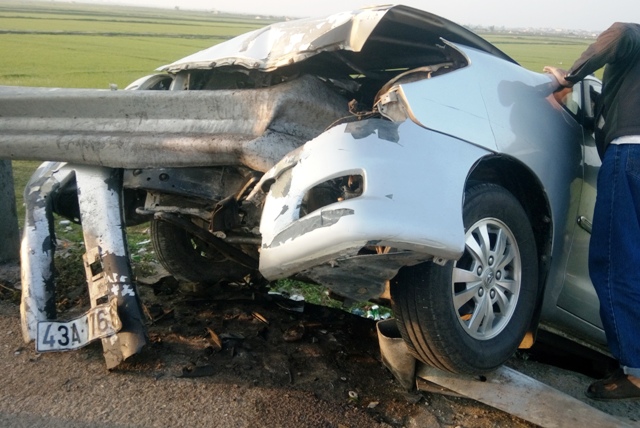 Thuê xe về quê dịp Tết, xế hộp nát bét 2 người chết