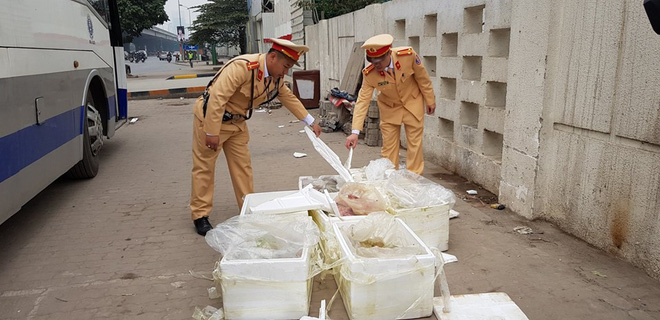 Phát hiện khoảng 300kg nội tạng động vật hôi thối đang tuồn vào Hà Nội để tiêu thụ dịp Tết