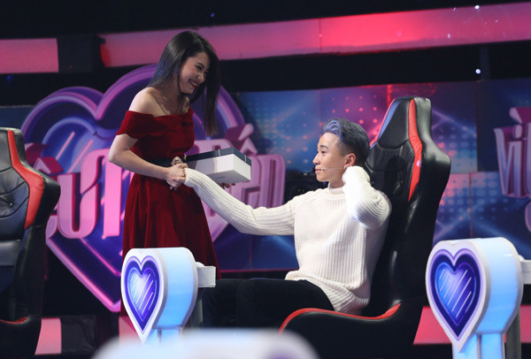 Valentine nhìn lại những màn tỏ tình gây chú ý trong giới trẻ Việt