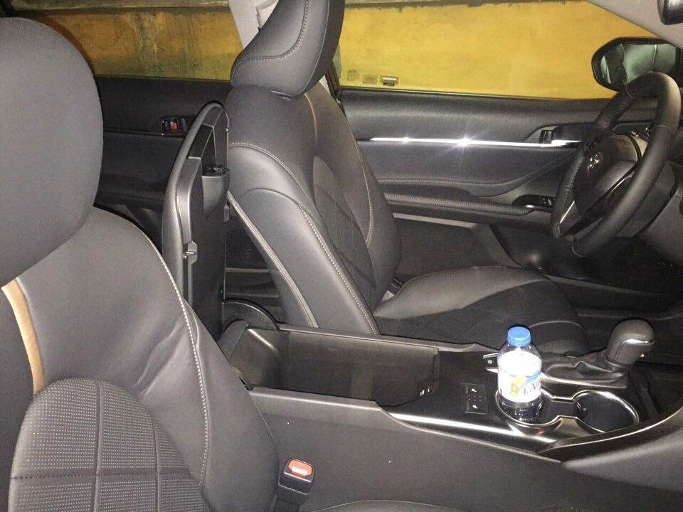Toyota Camry thế hệ mới đầu tiên về Việt Nam giá gần 2,5 tỷ Toyota Camry thế hệ mới đầu tiên về Việt Nam giá gần 2,5 tỷ
