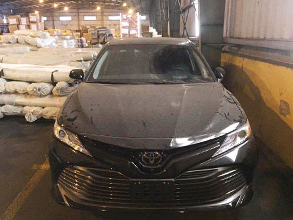 Toyota Camry thế hệ mới đầu tiên về Việt Nam giá gần 2,5 tỷ