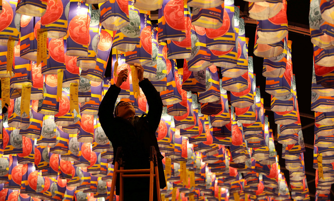 Không khí chuẩn bị Tết Mậu Tuất tại châu Á